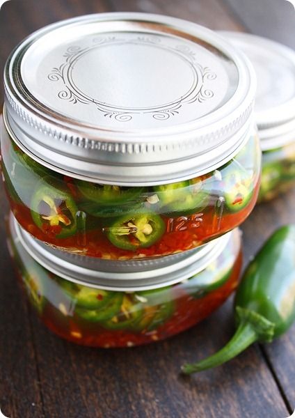 Pickled Jalapenos (Recipe) - these are great on sandwiches and pizza Pickled Pickles, Pickled Jalapeno Recipe, Pickled Jalapenos, Pickled Peppers, Canning Pickles, Pickled Jalapeño, Jalapeno Recipes, Cooking Easy, Pickled Veggies