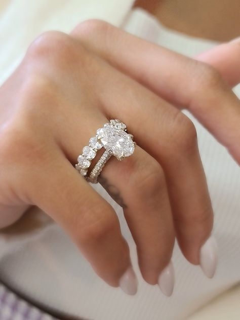 خواتم خطوبة, Dream Wedding Ring, Cute Engagement Rings, Future Engagement Rings, Oval Diamond Ring, Oval Diamond Engagement, Oval Diamond Engagement Ring, Oval Engagement, Dream Engagement