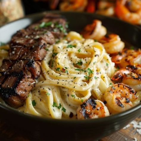 Outback Steakhouse Recipes, Grilled Sirloin Steak, Steak Alfredo, Grilled Sirloin, Steakhouse Recipes, Steak Shrimp, Pasta Restaurants, Copy Cats, Steak And Shrimp