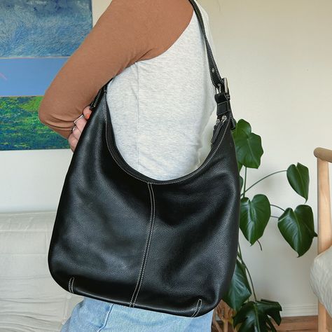 ⭐️ SOLD ⭐️ Classic black genuine leather slouchy shoulder bag $40 Comment “I want it” or dm me if you would like to buy this bag 🖤 Slouchy Bag Outfit, Slouchy Bags, Slouchy Bag, Bag Outfit, Cloth Bags, Dm Me, Autumn Winter Fashion, Classic Black, I Want