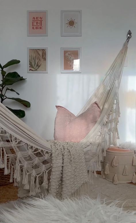 Teen Bedroom Hammock, Hammock Chair Bedroom, Hammock In Bedroom Aesthetic, Hammock For Bedroom, Hamicks In Bedrooms, Hammock In Room, Bedroom Hanging Chair, Sisters Bedroom, Room Hammock