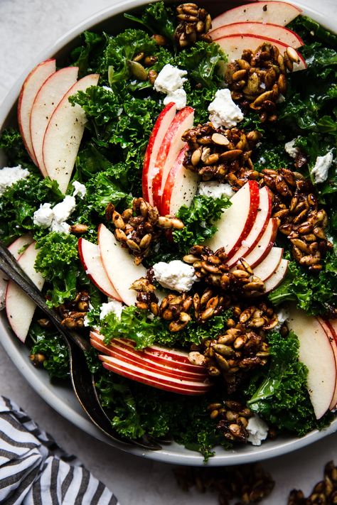 A colorful, healthy kale salad recipe that’s loaded with crisp apples, goat cheese and pumpkin seeds, then tossed with creamy apple cider vinegar dressing. Kale Salad With Apples, Seed Clusters, Kale Salad Dressing, Cobb Salad Ingredients, Salad Coleslaw, Sims Family, Classic Cobb Salad, Grilled Steak Salad, Salad With Apples