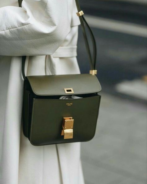 Minimalist Luxury Outfit, Celine Classic Box Bag Outfit, Celine Classic Box Bag, Office Bags For Women, Celine Classic Box, Celine Box Bag, Celine Purse, Classy Purses, Work Handbag