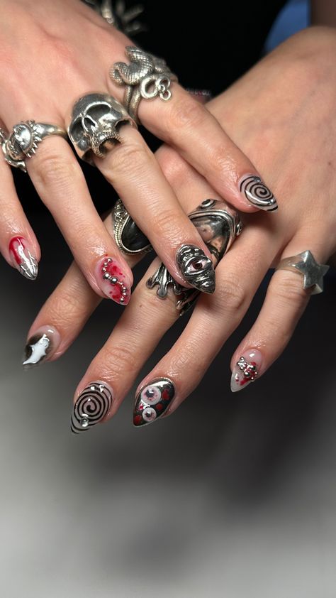 Halloween nails, spooky, nail art, halloween inspo 👻🖤 Halloween Funky Nails, Insidious Nails, Gore Halloween Nails, Halloween Nails Creepy, Halloween Junk Nails, Anatomy Nails, Y2k Halloween Nails, Funky Halloween Nails, Spooky Halloween Nail Designs