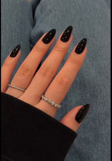 Black Nails Ideas Almond Shape, Black Nail Shapes, Gothic Nail Colors, Almond Shaped Nails Black, Matte Gel Nails Ideas, Witch Inspired Nails, Mail Inspo Almond Black, Black Simple Nails Almond, Black Oval Gel Nails