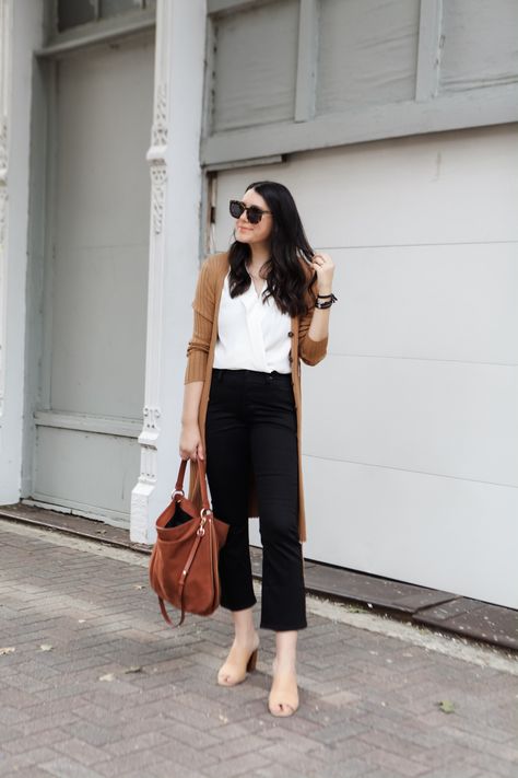 Simple Top + Kick Flare Crops Crop Dress Pants Outfit, Cropped Kick Flare Pants Outfit, Black Crop Flare Pants Outfit, Black Kick Crop Jeans Outfit, Black Flare Crop Jeans Outfit, Crop Black Pants Outfit, Kick Fit Jeans Outfit, Black Kick Flare Pants Outfit, Kick Flare Outfit