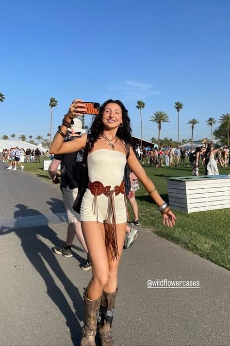 Rate This Festival Outfits From ⭐1~10. SAVE & FOLLOW i will update everyweek. Festival Outfit Inspo 2023, Festival Fits 2023, Coquette Festival Outfits, Sol Blume Outfits, Hangout Festival Outfit, Y2k Festival Outfit, Summer Outfits Girly, Hangout Festival, Acl Festival