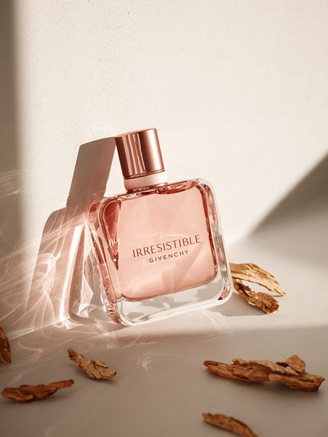 Givenchy Irresistable :: Behance Bridal Product Photography, Luxury Perfume Photography, Perfume Product Shoot, Ugc Pictures, Perfume Aesthetic Photography, Parfum Photography, Perfume Photography Ideas, Perfumes Photography, Irresistible Aesthetic