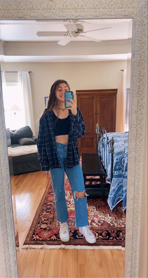 Blue Jeans Ideas Outfit, Flannel With Crop Top Outfits, Black Tanktop Ootd, Crop Top And Flannel Outfits, Blue And Black Flannel Outfit, Flannel Crop Top Outfit, Navy Blue Flannel Outfits, Dark Blue Flannel Outfits, Flannel Outfits With Jeans