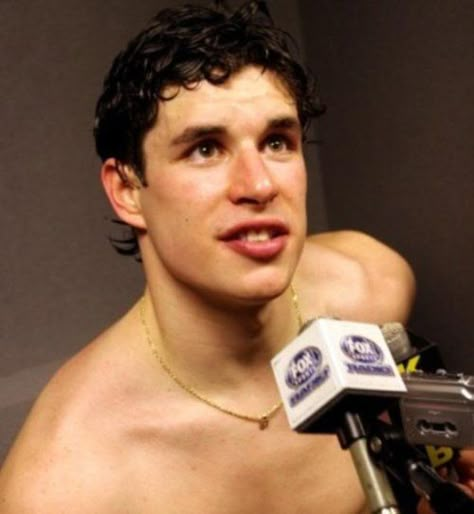 Sid shirtless ;) Sydney Crosby, Hockey Guys, Hockey Pictures, Hot Hockey Players, Pittsburgh Penguins Hockey, Hockey Boys, Penguins Hockey, Sidney Crosby, Nhl Players