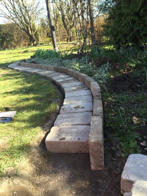 Front House Hardscaping, Stone Border Around Tree, Simple Landscape Design, Landscaping Wall, Landscaping Blocks, Mailbox Garden, Brick Garden Edging, Circle Drive, Brick Garden