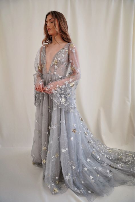 Gray tulle wedding dress with stars Celestial Wedding Dress, Star Wedding Dress, Starry Wedding, Celestial Dress, Bohemian Gown, Star Celestial, Grey Wedding Dress, Wedding Dress Boho, Boho Bridal Gowns