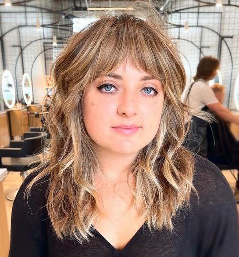 �Сute Tousled Bottleneck Bangs Long Hair With Bottleneck Bangs, Shag Hair For Round Face, Soft Textured Bangs, Short Bottleneck Bangs, Bottleneck Bangs Round Face, Bottle Neck Bangs Long Hair, Bangs Bottleneck, Long Shag Cut With Bangs Round Face, Round Face Hairstyles Short