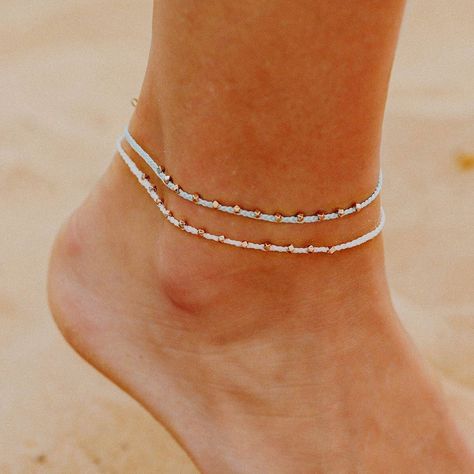 For all you rose gold lovers out there, the Rose Gold Beaded Anklets 🌹✨ Use code ‘ANICASTAMSTA20’ to save 20% off your entire order today! Pura Vida Necklace, Foot Tattoos For Women, Tattoos For Women Flowers, Beaded Anklet, Rose Gold Beads, Pura Vida Bracelets, Tiny Beads, Leg Bands, Beaded Anklets