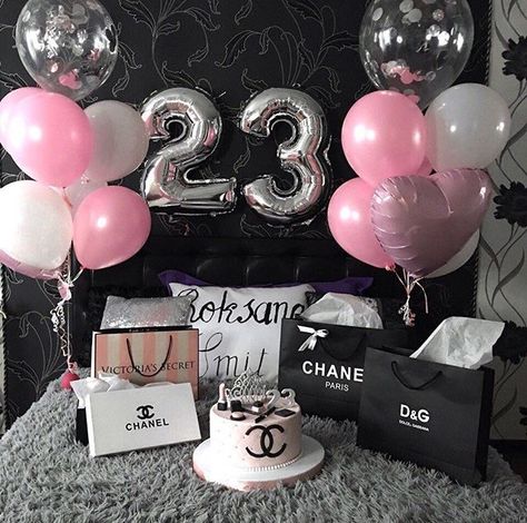 ❤мore@jнayetotнeworld 23 Birthday Surprise Ideas, 23rd Birthday Decorations For Her, 23 Birthday Decoration Ideas, Birthday Bed Set Up, 23 Birthday Decorations, 23rd Birthday Party, Birthday Bedroom Surprise, 23rd Birthday Ideas, 23rd Birthday Decorations