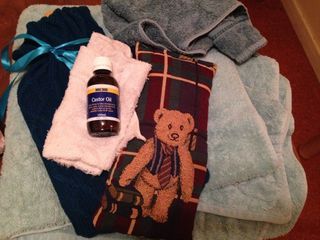 Castor Oil Compress, Weak Immune System, Oil Remedies, Essential Oils Health, Old Towels, Diy Oils, Pelvic Pain, Ziplock Bags, Plastic Sheets