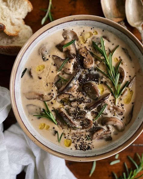 Rosemary Soup, Rosemary Mushrooms, Rosemary Recipes, Cozy Soup, White Truffle Oil, Creamy Mushroom Soup, Mushroom Dish, Homemade Soup Recipe, Savory Food