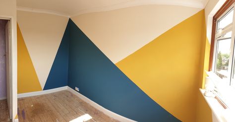 Geometric Wall Bedroom, Boys Bedroom Wall Ideas, Kids Accent Wall, Geometric Wall Mural, Boy Room Paint, Geometric Wall Paint, Boys Bedroom Paint, Room Color Combination, Room Wall Colors