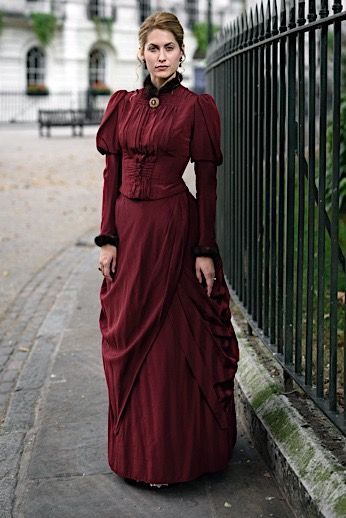 Victorian Walking Dress (bodice with matching skirt) - Historically accurate daytime attire for women in the Victorian era. High collar, long sleeves, both with fur trim. Brooch at the throat, minimal makeup (see our makeup guide for more on this).  - For costume tutorials, clothing guide, fashion inspiration photo gallery, calendar of Steampunk events, & more, visit SteampunkFashionGuide.com Edwardian Walking Dress, Steampunk Costume Women, Victorian Walking Skirt, Ball Gown Victorian, Victorian Steampunk Costume, Ball Gowns Victorian, Gown Victorian, Dress Masquerade, Steampunk Mode