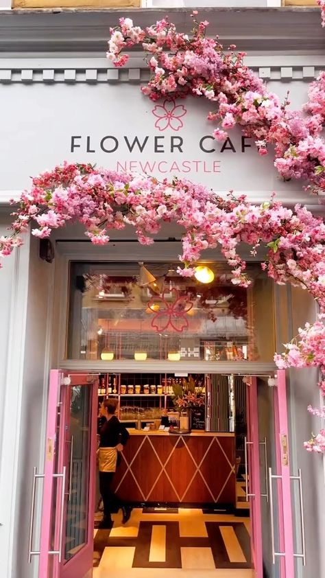 Flower Cafe Newcastle | In a rush and don’t want to leave your coffee behind?? No worries! Take our coffee to go🌸💘 We have take-out cups available for both hot… | Instagram Coffee And Flowers Shop, Flower Coffee Shop, Flower Shop Cafe, Flower Cafe, Cake Cafe, Coffee To Go, Flower Logo, Iced Drinks, Flower Shop