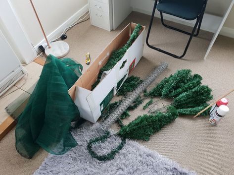 This Guy Used Regular Household Items To Build A Smoke-Spewing Godzilla Christmas Tree Lava Christmas Tree, Godzilla Christmas Tree, Godzilla Bedroom Ideas, Boys Godzilla Bedroom, Godzilla Plush, Christmas Tree Images, Christmas Tree Branches, Traditional Christmas Tree, Fir Tree