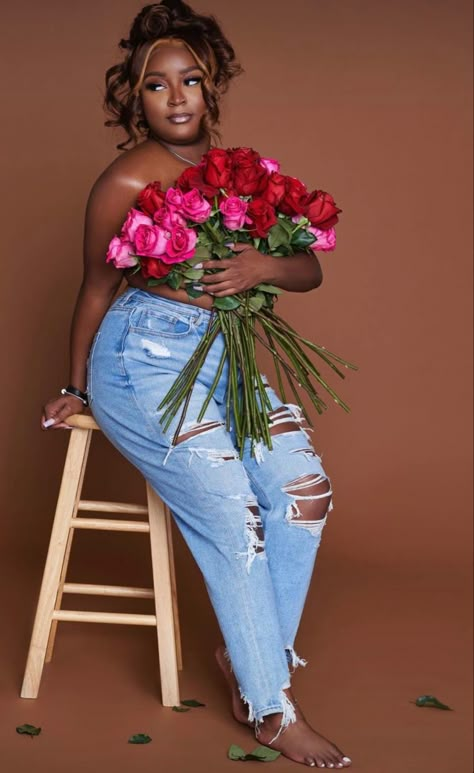 Fall Birthday Shoot Ideas For Women, 25 Year Old Birthday Photo Shoot, Birthday Outfit Shoot Ideas, Birthday Photoshoot Ideas Creative Plus Size, Photoshoot Ideas For Thick Ladies, 33rd Birthday Photoshoot Ideas For Women, 46th Birthday Photoshoot Ideas, September Birthday Photoshoot Ideas, Plus Size Birthday Pictures