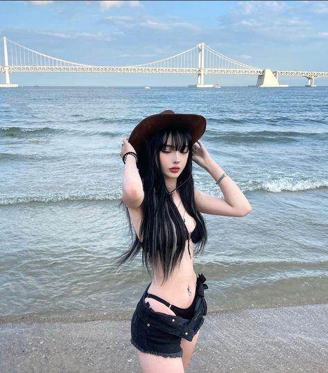 Uzzlang Girl, الرسومات اللطيفة, Ulzzang Girl, Beach Outfit, Asian Beauty, Pretty People, Black Hair, A Woman, Girl Fashion