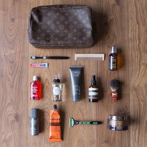 Business Travel Essentials, Hygiene Men, Packing Backpack, Goyard Men, Mens Travel Style, Day Trip Outfit, Ballet Inspired Fashion, What's In My Backpack, Edc Backpack