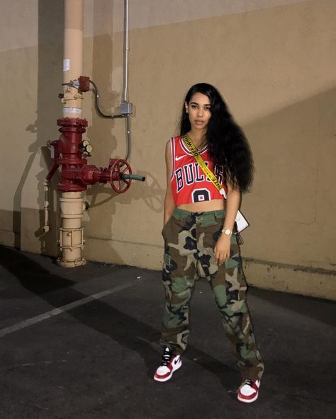 13.6k Likes, 122 Comments - Aleali (uh•lay•lee) (@alealimay) on Instagram: “#NikexNBA” Basketball Game Outfit Women, Basketball Jersey Outfit, Aleali May, Basketball Game Outfit, 90’s Outfits, Simple Casual Outfits, Y2k Aesthetic Fashion, Camouflage Cargo Pants, Game Outfit