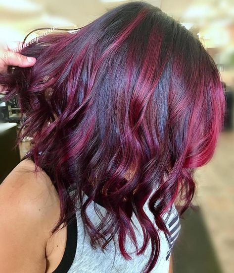 Black Lob With Bright Burgundy Highlights Dark Hair With Magenta Highlights, Red With Purple Highlights, Magenta Hair Highlights, Magenta Balayage, Black Lob, Pelo Color Borgoña, Shades Of Burgundy Hair, Dark Burgundy Hair, Burgundy Highlights