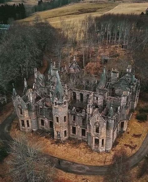 Architecture Antique, Lake Iseo, Creepy Houses, Abandoned Mansion, Castle Scotland, Castles In Scotland, Abandoned Castles, Scotland Castles, Abandoned House