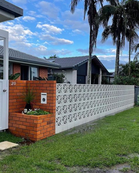 BURLEIGH BRICKLAYING on Instagram: “Breeze block front fence with brick planter box. 🧱 @mtbcarpentryconstruction - #breezeblocks #bricks #fence #goldcoast #bricklayer…” Breeze Blocks Fence, Bricks Fence Ideas, Breeze Block Wall Fence, Breeze Block Front Fence, Block Wall Fence, Breezeblock Fence, Planter Box Front Of House, Brick Pillar Fence, Breeze Block Planters