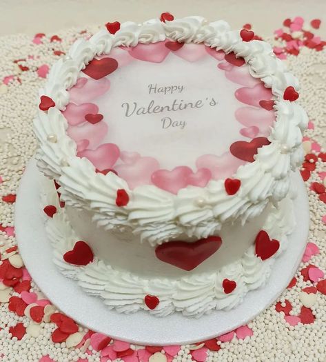 Celebra San Valentin 🥰❤️ con un delicioso y hermoso obsequio 🎊🎉 sorprende a esa persona tan especial 💫 #sanvalentin #2024 #celebraciones #amor #obsequios #detalles #minicakes #minicakespersonalizadas #cali #tortascali #sorpresa Cali, Persona