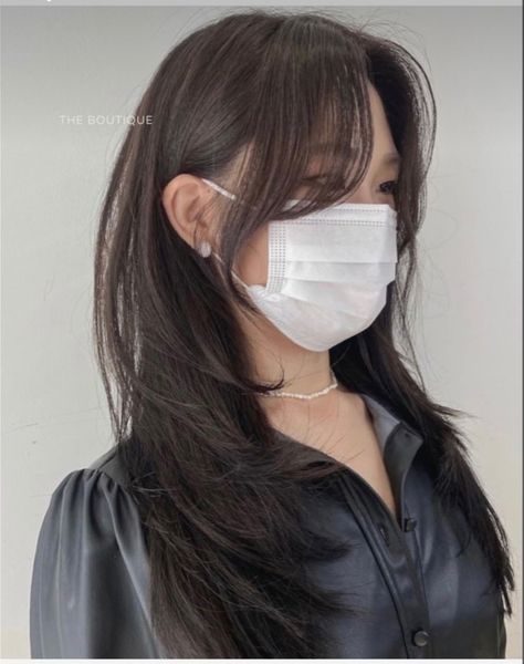 Asian Bangs Medium Hair, Asian Long Curtain Bangs, Asian Hair With Curtain Bangs, Korean S Shape Bangs, Kpop Layered Hair, Korean Haircut Female, Layered Asian Hair Medium, Layered Hair For Oval Face, Chinese Curtain Bangs