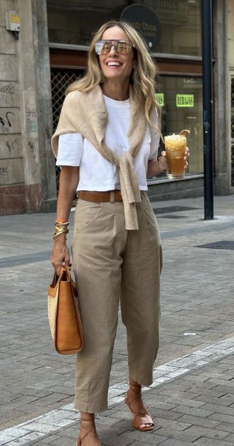 Khaki Pants Outfit For Work, All Khaki Outfits For Women, Khaki Summer Outfit, Danish Street Style Summer, Styling A White Tshirt, Summer Beige Outfit, Tshirt Cardigan Outfit Ideas, Beige Capris Outfit, Mm Personal Styling