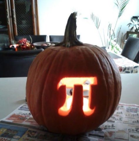 Pumpkin Pie Funny Nerd Jokes, Pun Pictures, History Puns, Nerdy Jokes, Halloween Pumpkin Carving, Pumkin Carving, Science Puns, Visual Puns, Nerd Jokes