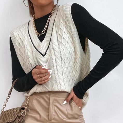 Sweater Vest Outfit, Cable Knit Vest, Stylish Coat, Casual Work Outfits, Vest Outfits, Mode Inspo, 가을 패션, Outfit Inspo Fall, Professional Outfits