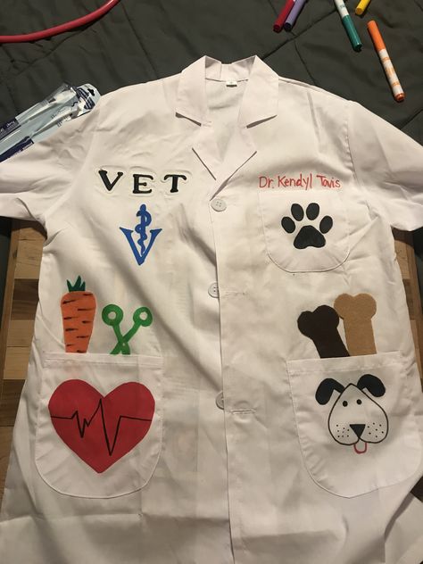 Diy Veterinarian Costume, Vet Receptionist Outfit, Diy Vet Costume Kids, Diy Vet Costume, Diy Career Day Costumes For Kids, Kids Career Day Costumes Ideas, Career Dress Up Day For Kids, Career Day Costumes For Kids, Career Day Dress Up Ideas