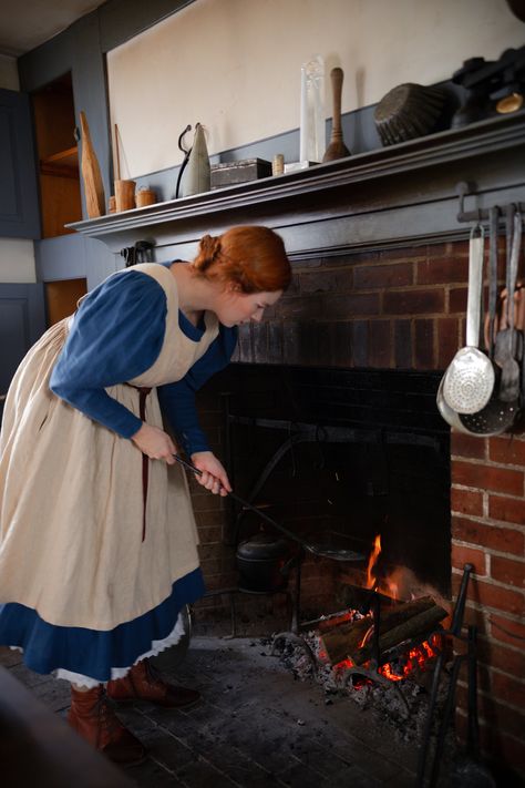 Cooking Oatmeal in a 19th Century Hearth | Historical Recipe Savory Baking Recipes, Nanowrimo 2023, Witchy Apothecary, Making Chili, Fantasy Cottagecore, Cooking Hearth, Rustic Cooking, Wood Burning Cook Stove, Food Calorie Chart