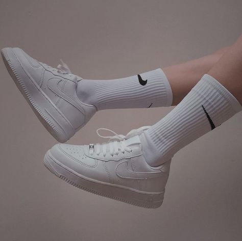 Moda Grunge, Socks Aesthetic, White Platform Sneakers, Girly Shoes, Gift For Couples, Aesthetic Shoes, Swag Shoes, Platform Sneaker, Dream Shoes