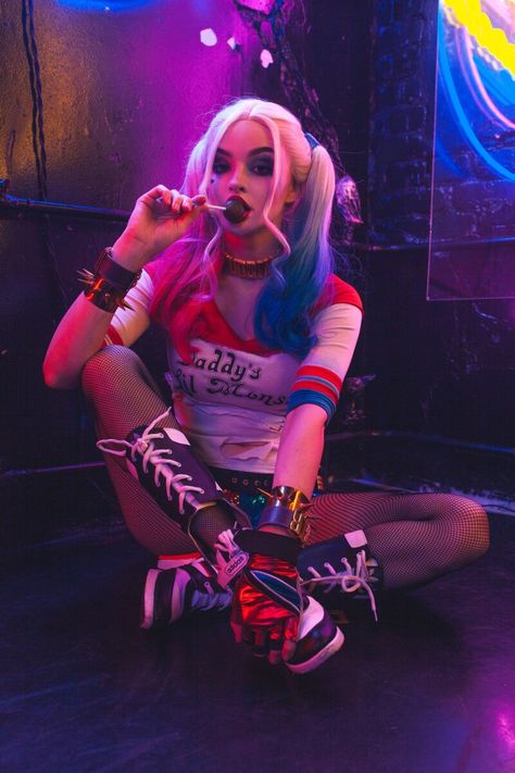 Harley Cosplay, Halloween Costumes Women Harley Quinn, Brunette Harley Quinn Costume, Harley Quinn Costume Women, Harley Quinn Costume Homemade, Cosplay Ideas For Halloween, Brunette Harley Quinn, Harley Quinn Costume Aesthetic, Best Cosplay Women