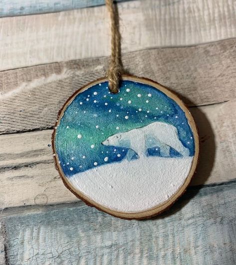 Painted Christmas Ornaments On Wood, Wood Slice Art Paint, Christmas Ornament Painting Ideas, Northern Lights Watercolor Painting, Polar Bear Northern Lights, Wood Slice Painting Ideas, Northern Lights Christmas, Polar Bear Painting, Northern Lights Watercolor