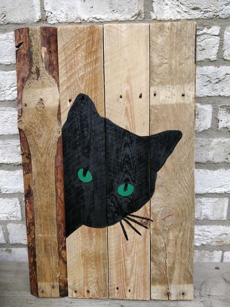 Diy Lock, Tre Kunst, Projects To Sell, Wood Yard Art, Halloween Wood Crafts, Wood Art Projects, Fence Art, Key Holders, Pallet Art