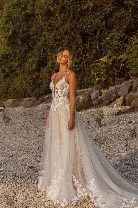 Bridal Collection: Oasis for Fall 2022 by Madi Lane Bridal Burgundy Prom Dress Long, Cheap Wedding Dress Boho, Cheap Lace Wedding Dresses, Bohemian Style Wedding Dresses, Madi Lane, Sparkle Prom Dress, Wedding Dresses Uk, Bohemian Style Wedding, Aline Wedding Dress