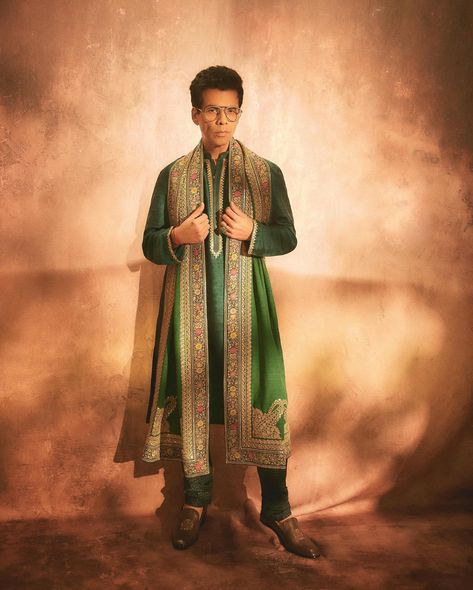 @karanjohar looks dapper in a #Sabyasachi kurta set. Shop #Sabyasachi menswear in-store at #AashniLondon. Aashni + Co 125 Ledbury Road, London W11 2AQ 📞+44 755 728 9871 For any assistance or for booking an appointment please write to us on: 💌 customercare@aashniandco.com 📞WhatsApp +91 83750 36648 #AashniAndCo Multi designer store, Indian wear, Celebrity style #IndianWear #DesignerIndianWear #KurtaSetForMen #FestiveIndianWear Sabyasachi Kurta, Indian Mens Fashion, Sabyasachi Menswear, Indian Wedding Outfits For Men, Wedding Outfits For Men, Indian Menswear, Brother Wedding, Designer Store, Indian Men Fashion