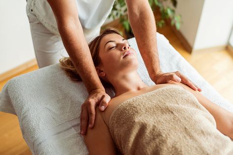 The Magic Of Massage On A Postpartum Body Postpartum Massage, Postnatal Massage, Postpartum Exercises, Postpartum Bodies, Baby Inside, Postpartum Doula, Postpartum Body, Healing Touch, Massage Benefits