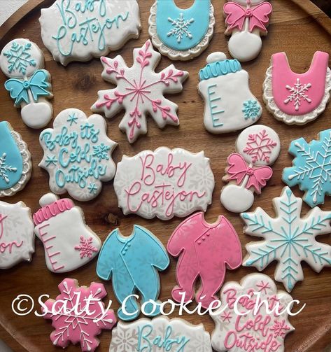 👩‍🍳 Jessica Lanning (@saltycookiechic) • Fotos y videos de Instagram Christmas Gender Reveal Cookies, Gender Reveal Ideas January, Gingerbread Gender Reveal Cookies, Winter Gender Reveal Party, Gender Reveal Snowflake Theme, Winter Gender Reveal Ideas, Snowflake Gender Reveal, Gender Reveal Christmas, Snowflake Gender Reveal Cookies