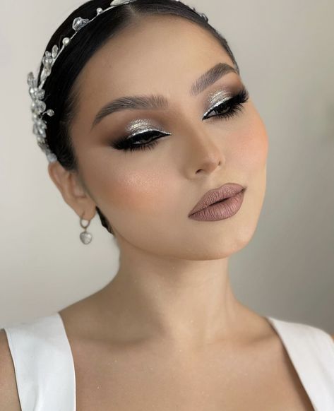 Silver Glam Eye Makeup, Quince Silver Makeup, Silver Bride Makeup, White And Silver Makeup Looks, White Silver Eye Makeup, Prom Glam Makeup Silver, Glam Makeup Silver, Silver Bridal Makeup, Silver Wedding Makeup