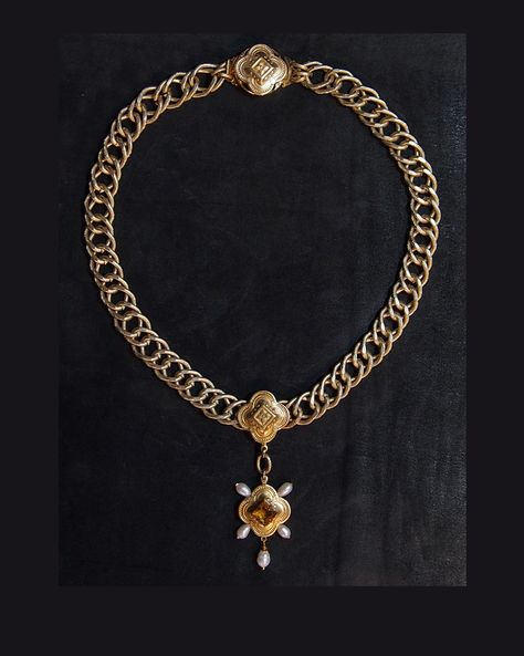 In the style seen in 16th century German art.  https://www.facebook.com/evajohanna.arts.crafts Medevial Jewelry, 16th Century Jewelry, German Jewelry, Necklace Drawing, European Jewelry, Historical Jewellery, Mens Necklace, School Jewelry, Medieval Jewelry