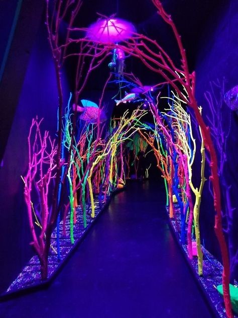 Light Art Installation, Meow Wolf, Art Program, Teen Art, New Retro Wave, House In Nature, Interactive Art, Foto Tips, Neon Aesthetic